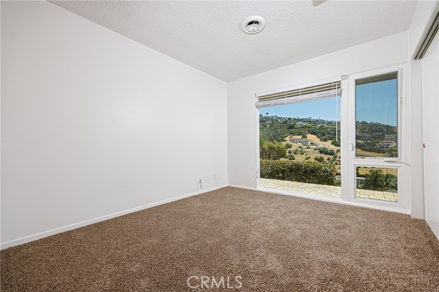 1007 Flamingo Road, Laguna Beach CA: https://media.crmls.org/medias/3ce9100d-3b17-433a-b3d4-36919a76ef53.jpg