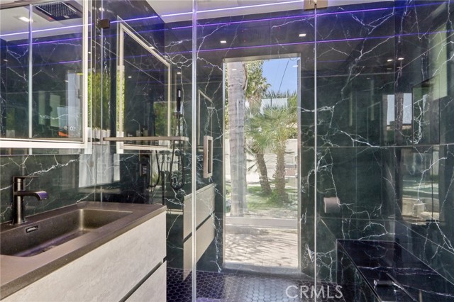 10418 Rubio Avenue, Granada Hills CA: https://media.crmls.org/medias/3ce96f3a-7f14-489a-9898-3be29d0b5e96.jpg