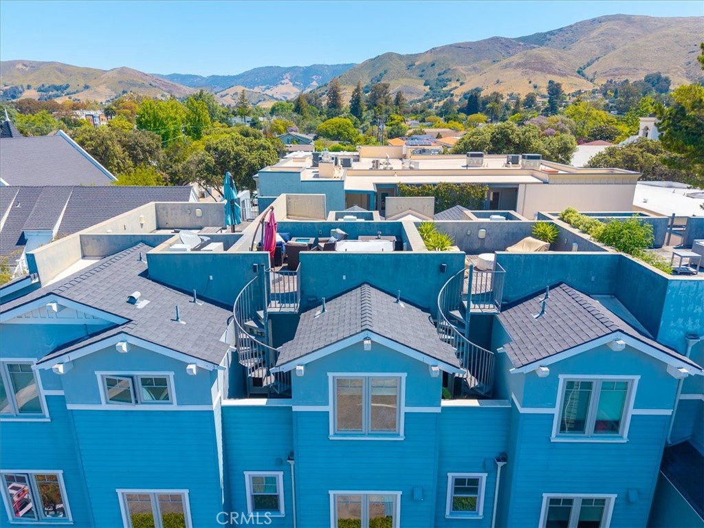 https://media.crmls.org/medias/3ce972d2-e008-46f2-bdc1-751c1a62e1e6.jpg?preset=X-Large