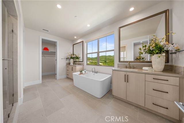 Detail Gallery Image 29 of 44 For 122 Mossvine, Irvine,  CA 92618 - 4 Beds | 3 Baths