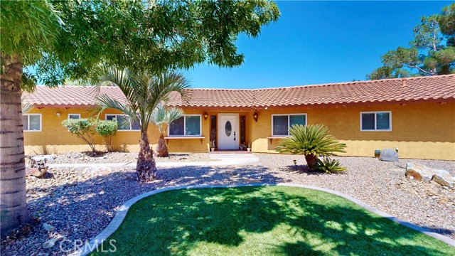 15460 Mandan Road, Apple Valley CA: https://media.crmls.org/medias/3cebf421-0881-4f15-a32d-70a563f22f76.jpg