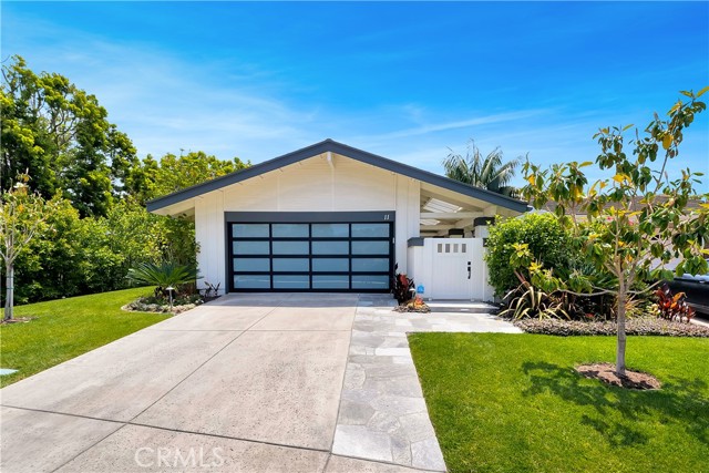 11 Mainsail Drive Corona del Mar, California 11 Mainsail Drive