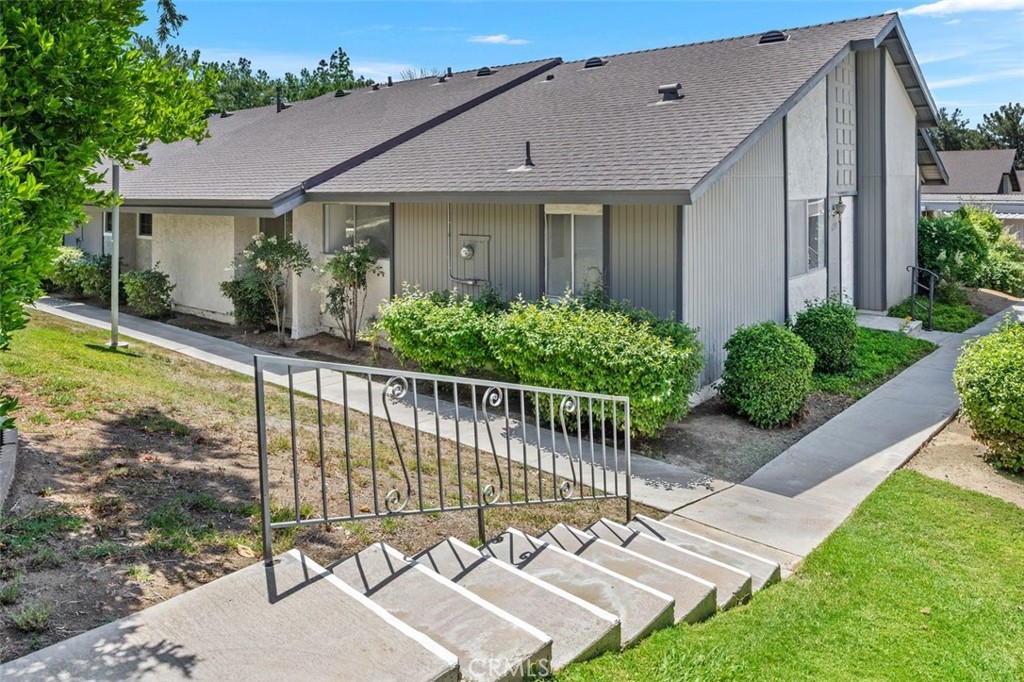 6238 Avenue Juan Diaz