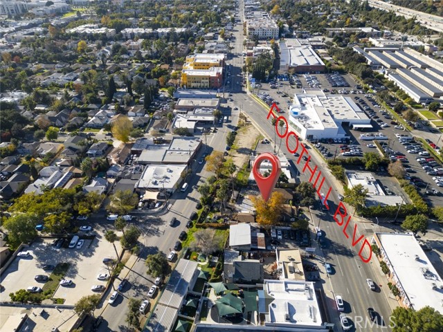 2006 E Foothill Boulevard, Pasadena CA: https://media.crmls.org/medias/3cecefa1-3229-4956-8ebc-fb7b9a13a4d1.jpg