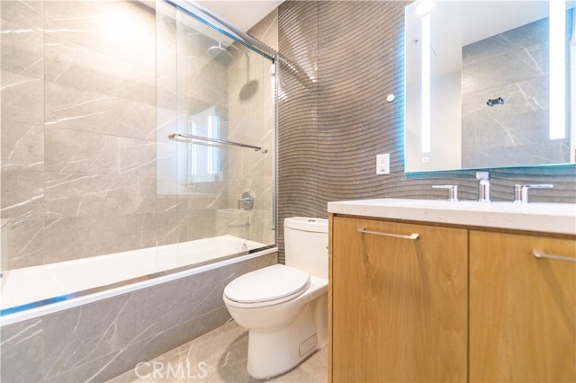 Detail Gallery Image 10 of 15 For 400 S Broadway #2712,  Los Angeles,  CA 90013 - 2 Beds | 2 Baths