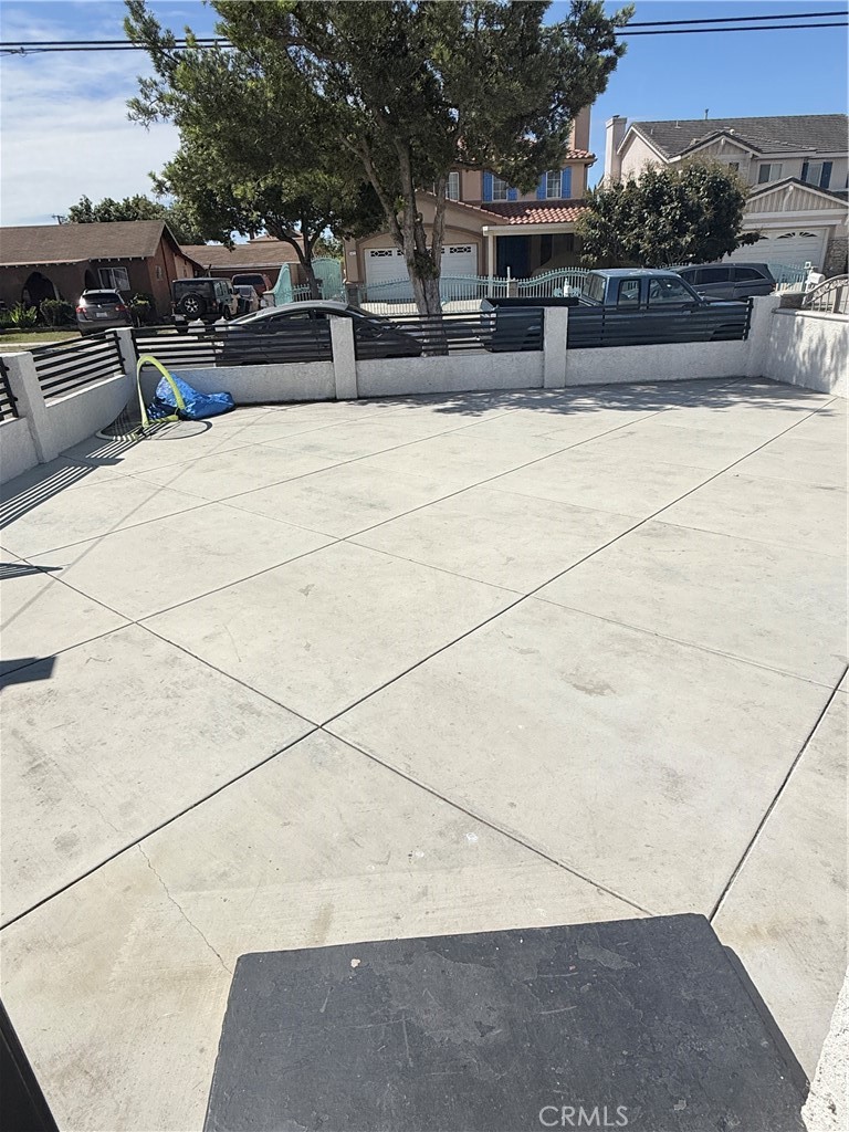 https://media.crmls.org/medias/3cee3baa-96df-46fd-b4da-860a1cac3fd0.jpg?preset=X-Large