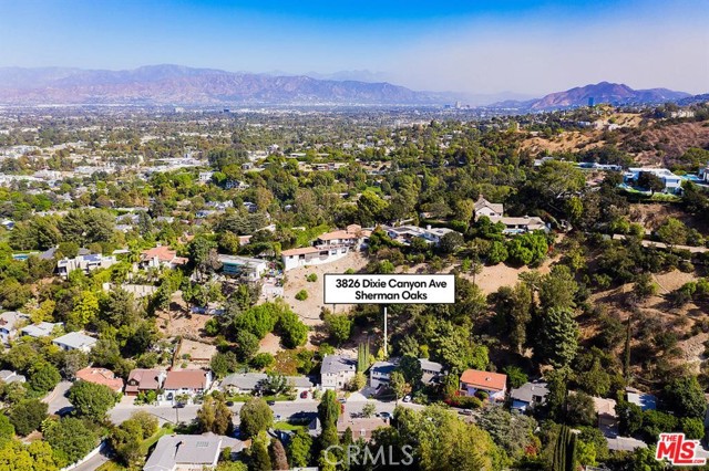 Detail Gallery Image 7 of 38 For 3826 Dixie Canyon, Sherman Oaks,  CA 91423 - 3 Beds | 3 Baths