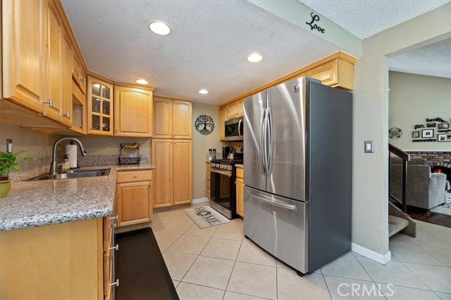 Detail Gallery Image 6 of 31 For 1932 E Yale St #B,  Ontario,  CA 91764 - 3 Beds | 1/1 Baths