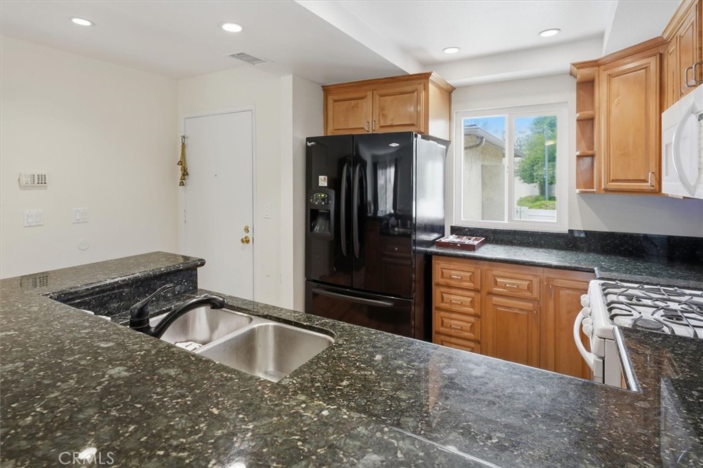 https://media.crmls.org/medias/3cf055cf-1f90-4466-bd67-28741fd7dd63.jpg?preset=X-Large