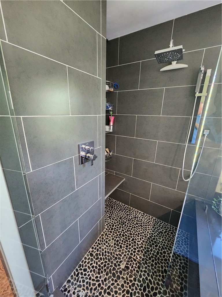 https://media.crmls.org/medias/3cf1a521-89bf-4303-b2a1-14162054f3ef.jpg?preset=X-Large