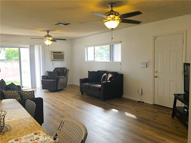 Detail Gallery Image 13 of 42 For 8808 Olive, Bellflower,  CA 90706 - 3 Beds | 2 Baths