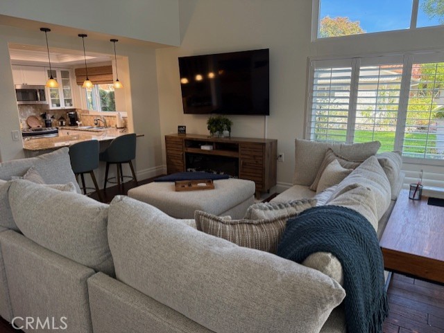 Detail Gallery Image 3 of 26 For 2022 via Mariposa #D,  Laguna Woods,  CA 92637 - 2 Beds | 2 Baths