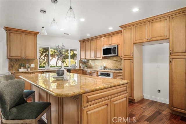 Detail Gallery Image 20 of 49 For 19001 Castlegate Ln, North Tustin,  CA 92705 - 4 Beds | 3/1 Baths