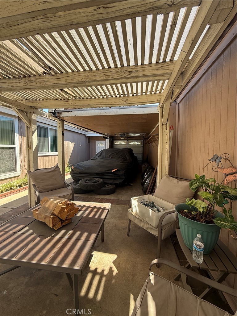 https://media.crmls.org/medias/3cf38875-1512-4245-b4e8-ede77596bcfe.jpg?preset=X-Large
