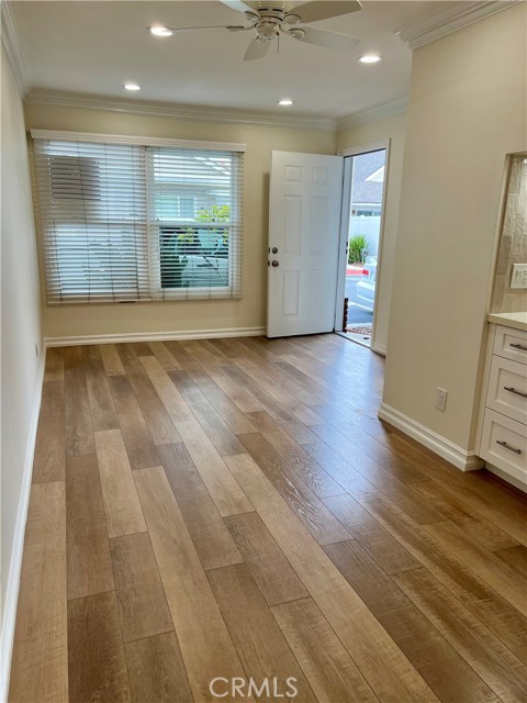 Front Image Thumbnail for CROC25272014