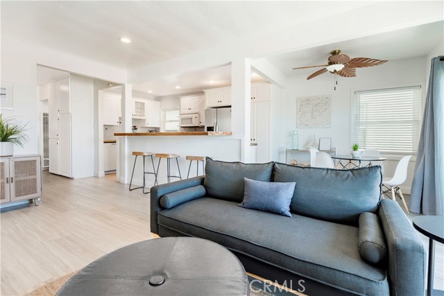 1003 Seal Way, Seal Beach CA: https://media.crmls.org/medias/3cf38ff6-59bc-49dc-92c9-6df697be5a52.jpg