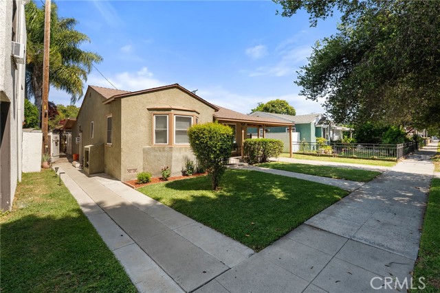 1876 Oregon Avenue, Long Beach CA: https://media.crmls.org/medias/3cf3e7b5-d7b3-4082-a17f-5f883b6b78ab.jpg