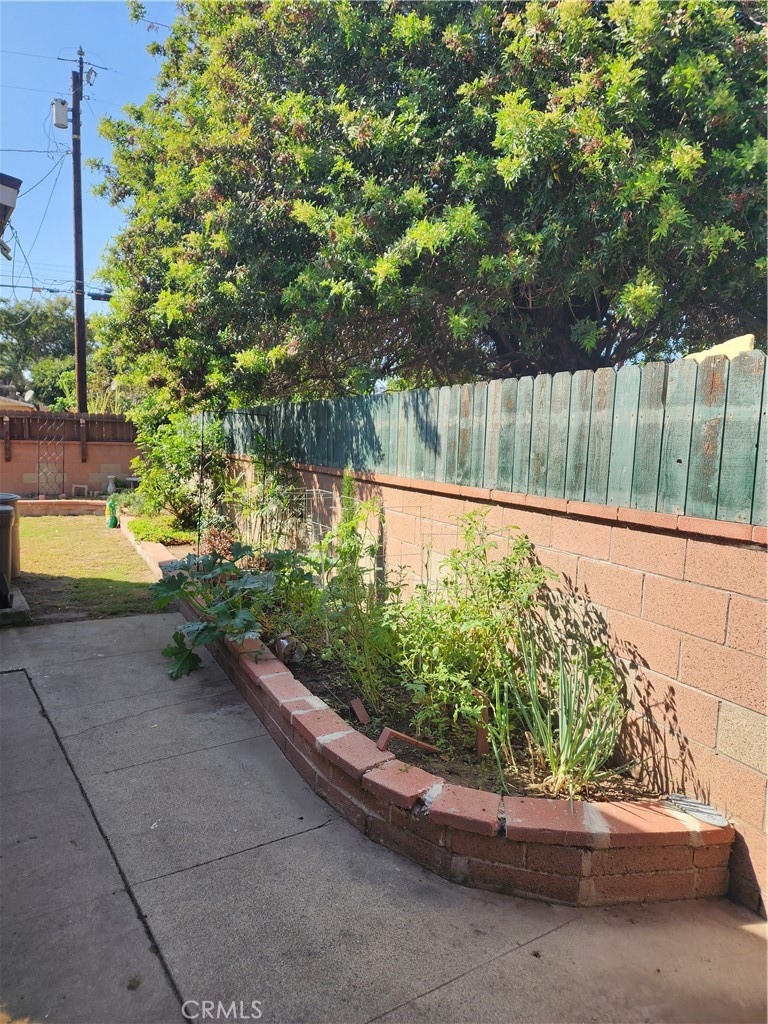 https://media.crmls.org/medias/3cf3efcb-9e9b-48a5-a0ac-28ed7db010ae.jpg?preset=X-Large
