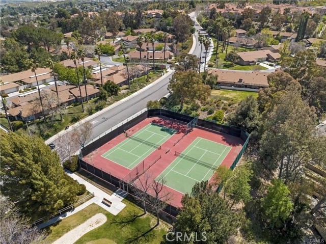 Detail Gallery Image 8 of 9 For 26487 Fairway Cir, Newhall,  CA 91321 - 2 Beds | 2 Baths