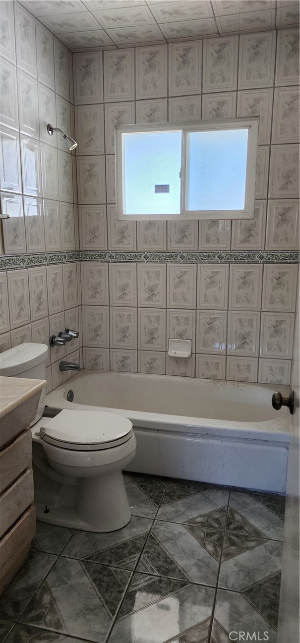 https://media.crmls.org/medias/3cf45760-3ef5-4ed3-98ff-74cc119f519d.jpg?preset=X-Large