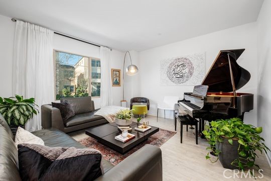 Detail Gallery Image 3 of 37 For 165 Frame, Irvine,  CA 92618 - 4 Beds | 3/1 Baths