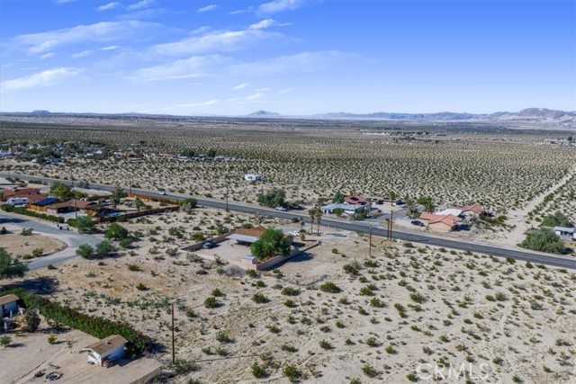 73255 Two Mile Road, 29 Palms CA: https://media.crmls.org/medias/3cf6af79-02ba-4c66-b3bd-5165fef1154c.jpg
