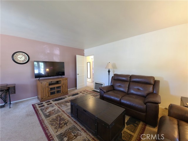 Detail Gallery Image 2 of 23 For 815 Wakefield Ave, Corona,  CA 92882 - 3 Beds | 1 Baths