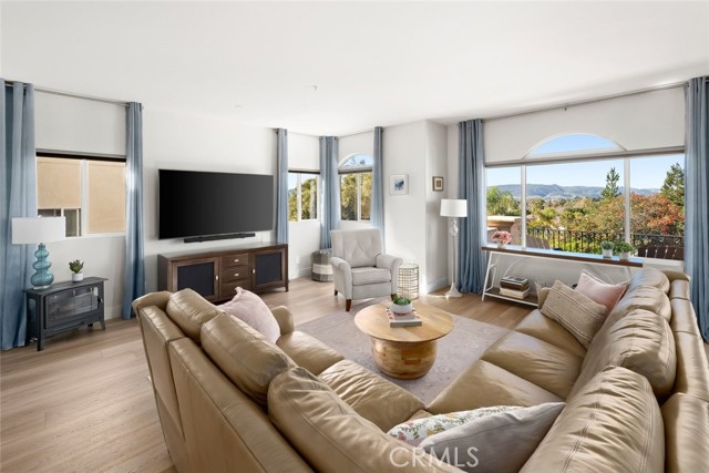 Detail Gallery Image 8 of 71 For 4584 Spanish Oaks Drive, San Luis Obispo,  CA 93401 - 5 Beds | 3/1 Baths