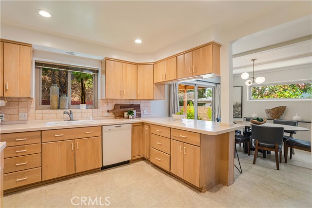 Detail Gallery Image 9 of 20 For 1826 Bara Rd, Glendale,  CA 91208 - 3 Beds | 2 Baths