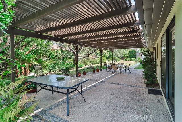 9845 Encino Avenue, Northridge CA: https://media.crmls.org/medias/3cf7938d-3ddb-47b4-af9f-7aecb36f98ae.jpg