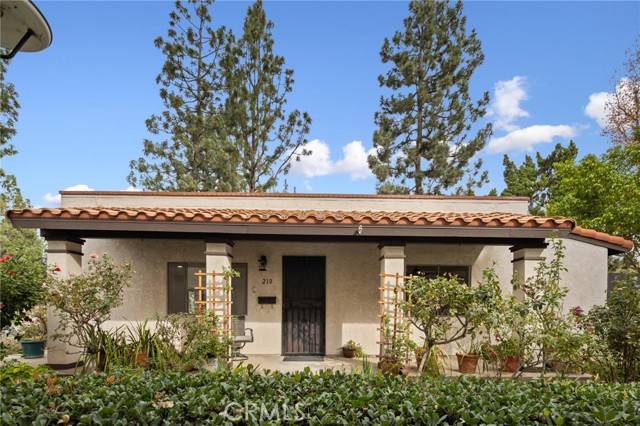 Detail Gallery Image 1 of 31 For 210 W via Vaquero, San Dimas,  CA 91773 - 2 Beds | 2 Baths