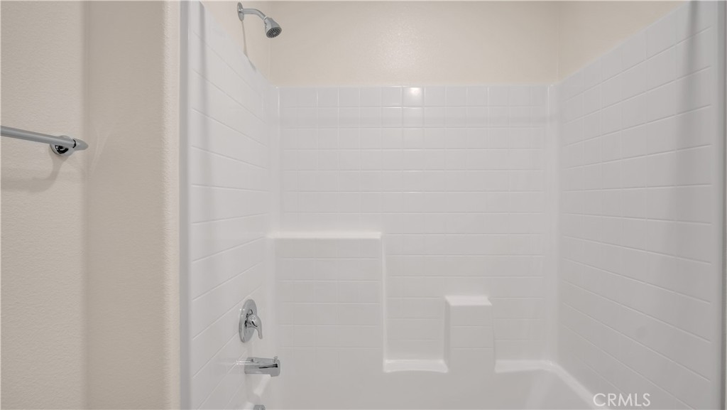 https://media.crmls.org/medias/3cf8f16d-92c3-4c58-9a70-a012cebc971d.jpg?preset=X-Large