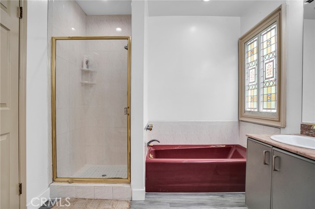 Detail Gallery Image 28 of 39 For 19710 Henshaw St, Woodland Hills,  CA 91364 - 4 Beds | 4 Baths