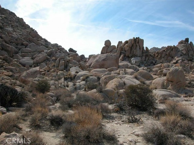 9 Stoney Crest Road, Joshua Tree CA: https://media.crmls.org/medias/3cfa5141-7883-49d6-b557-30600fb9b2ab.jpg