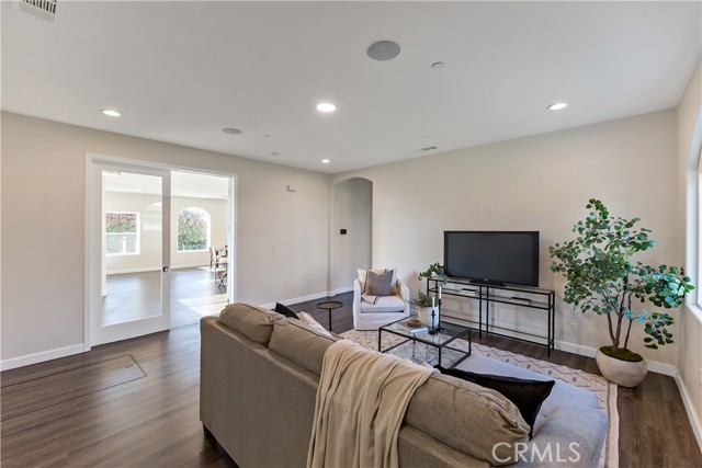 Detail Gallery Image 13 of 34 For 286 N Locan Ave, Fresno,  CA 93737 - 5 Beds | 4/1 Baths