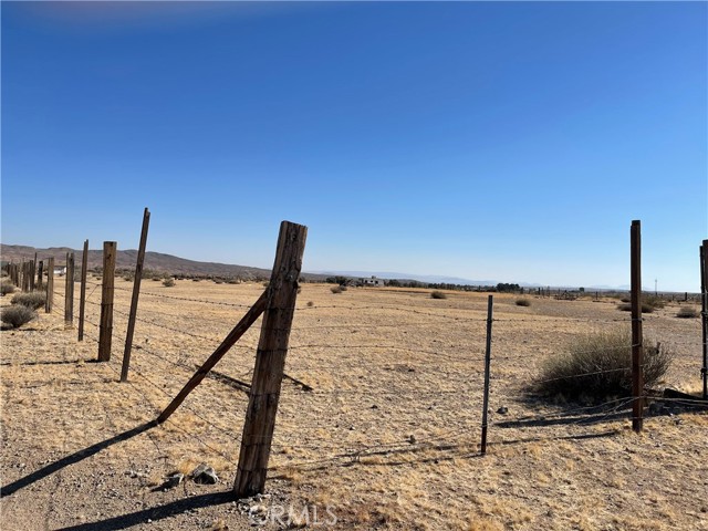 Detail Gallery Image 3 of 5 For 19500 Panamint Trl, Helendale,  CA 92311 - – Beds | – Baths