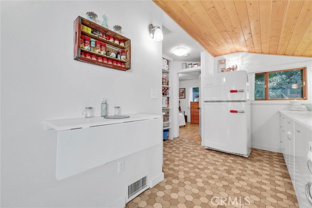 Detail Gallery Image 7 of 30 For 319 W 6th St, Claremont,  CA 91711 - 2 Beds | 2 Baths