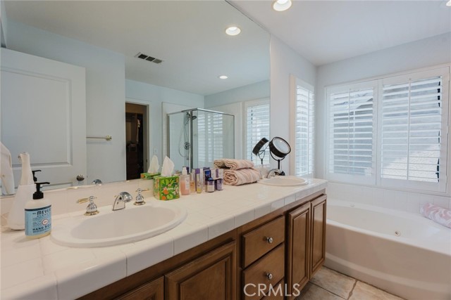 Detail Gallery Image 17 of 40 For 23346 Clearwater Ln, Valencia,  CA 91355 - 4 Beds | 2/1 Baths