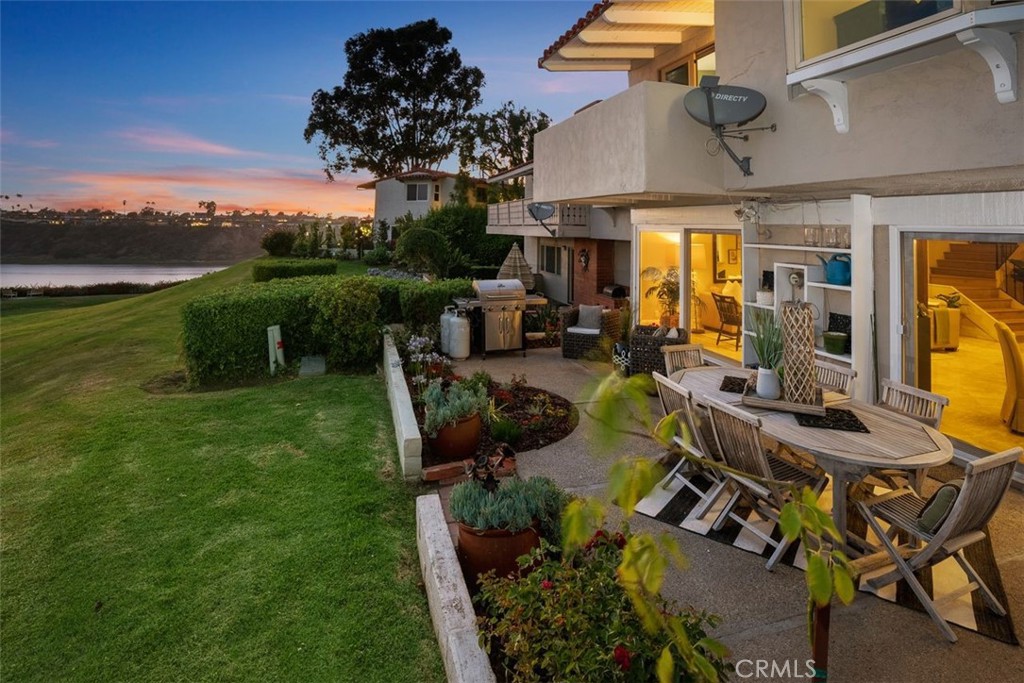 2115 Vista Entrada, Newport Beach, CA 92660