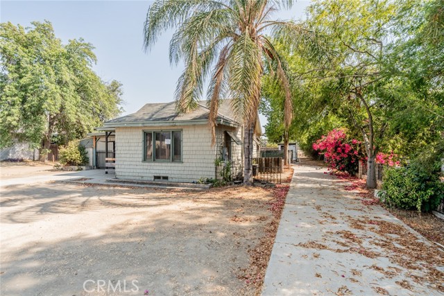 1964 Marlborough Avenue, Riverside CA: https://media.crmls.org/medias/3cfef998-1007-43d0-b7d1-52675be2ab3a.jpg