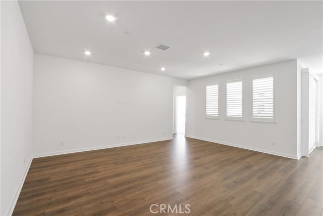 Detail Gallery Image 11 of 30 For 960 N Tangent Privado #305,  Ontario,  CA 91764 - 3 Beds | 2 Baths