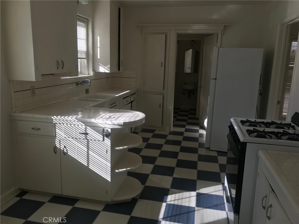 https://media.crmls.org/medias/3cffbecb-a57a-4803-9546-49702161cdd3.jpg?preset=X-Large