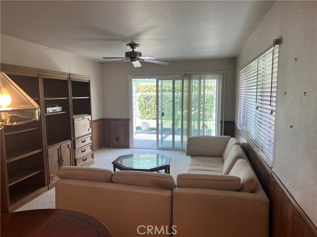 296 E 19th Street, Costa Mesa CA: https://media.crmls.org/medias/3cfff7a1-765a-46da-acc3-ce1494f9da9e.jpg