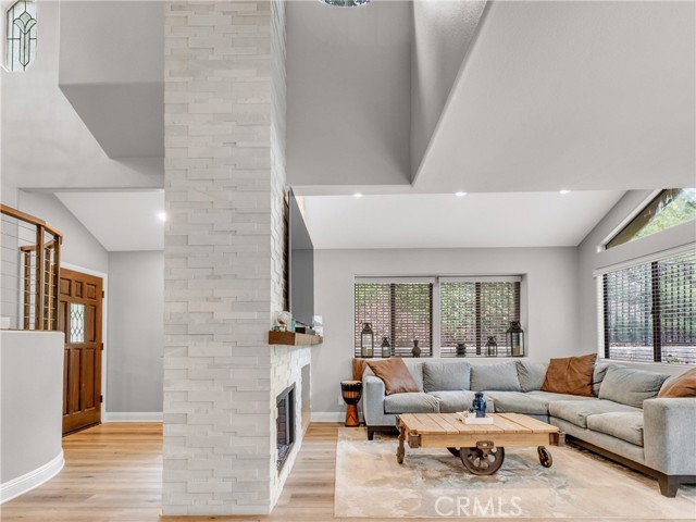 Detail Gallery Image 22 of 54 For 29729 Strawberry Hill Dr, Agoura Hills,  CA 91301 - 3 Beds | 3 Baths