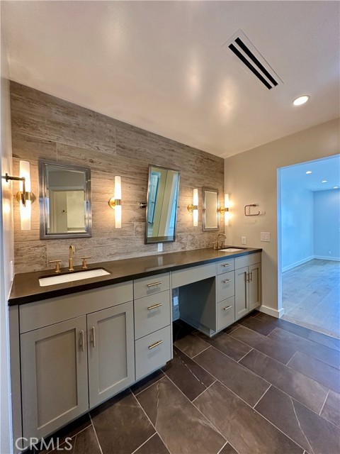 1716 Via La Paz, Burbank CA: https://media.crmls.org/medias/3d020c7f-e808-46a9-a385-03509454dd8f.jpg