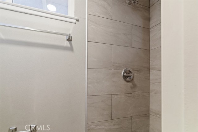 Detail Gallery Image 29 of 36 For 29166 Flowerpark Dr, Canyon Country,  CA 91387 - 3 Beds | 2/1 Baths