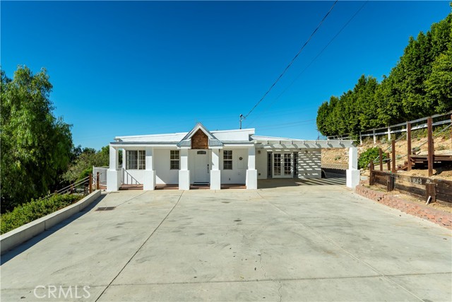 10161 Foothill Boulevard, Sylmar CA: https://media.crmls.org/medias/3d02c35d-6b7b-4b88-8aa3-6d5b59c4d3a2.jpg