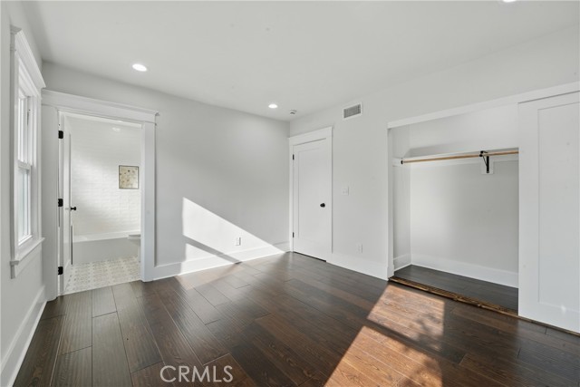 2111 S Bronson Ave, Los Angeles CA: https://media.crmls.org/medias/3d02d9e6-d373-43e7-b84c-da79979a954f.jpg