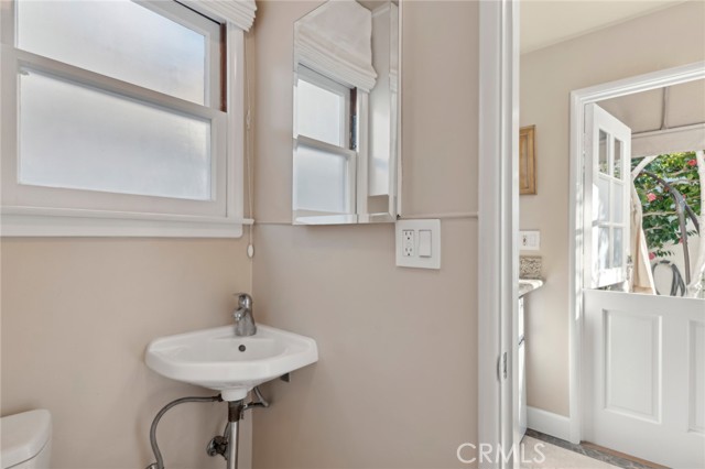 Detail Gallery Image 8 of 13 For 413 Dahlia Ave #B,  Corona Del Mar,  CA 92625 - 0 Beds | 1 Baths