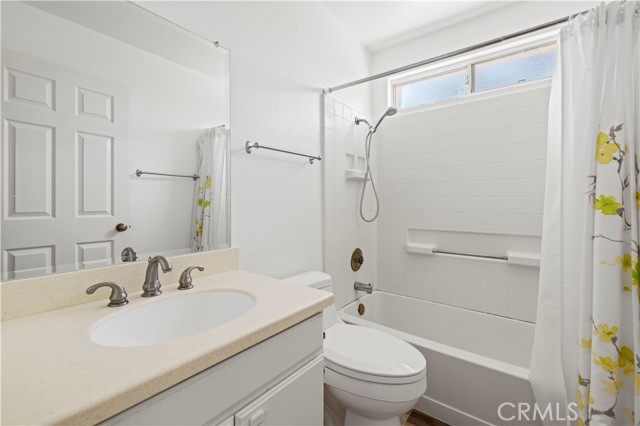 25815 Dickens Court, Stevenson Ranch CA: https://media.crmls.org/medias/3d03135c-496d-4e7f-8919-8353da84d798.jpg